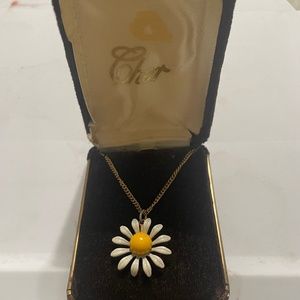 VINTAGE CHER DAISY NECKLACE